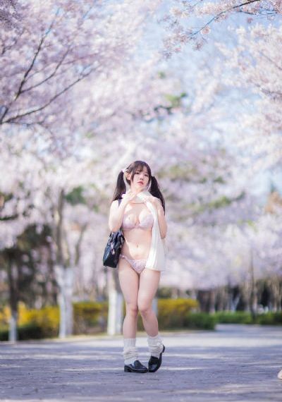 脱了内裤舌头伸进去了电影