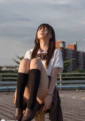 天降女子从二楼掉下来了人物樱花
