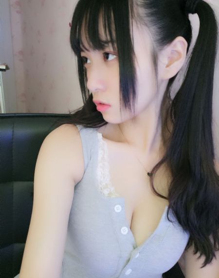 按摩店里的女大学生