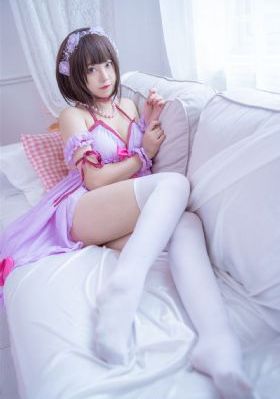 半夜我熟练扒下妈妈的内裤视频
