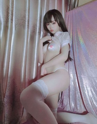 年轻的女秘书