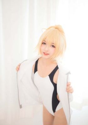 金梅瓶1